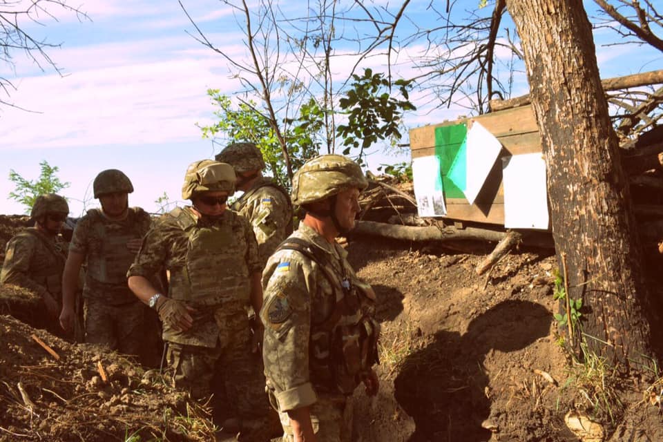 Комбат 93-й бригади про відведення у Петрівському: Сепари імітуватимуть відхід