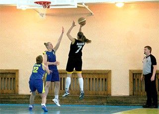 Баскетбо: "Чайка-ДЮСШ-БГПУ" дважды проигрывает в Днепропетровске и занимает третье место в подгруппе