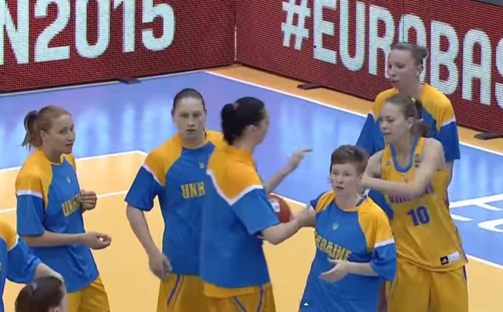 Украинки уступают Франции в первом матче Евробаскета
