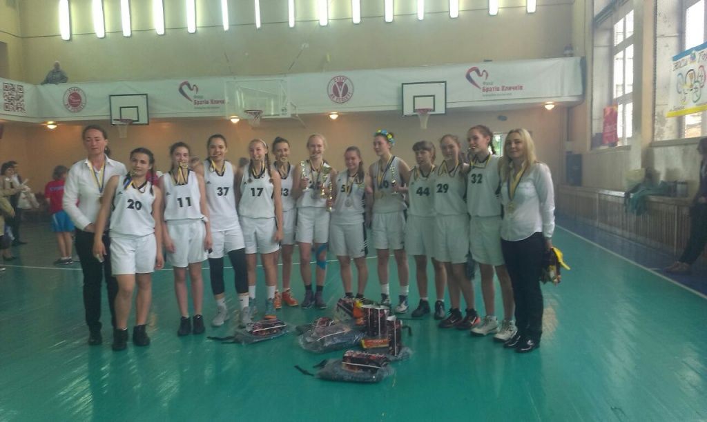 Бердянские баскетболистки U-16 стали чемпионками Украины по баскетболу