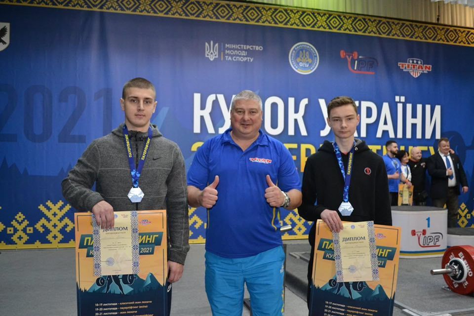 Влад Шматов и Артем Круглик вернулись с медалями с Кубка Украины по пауэрлифтингу