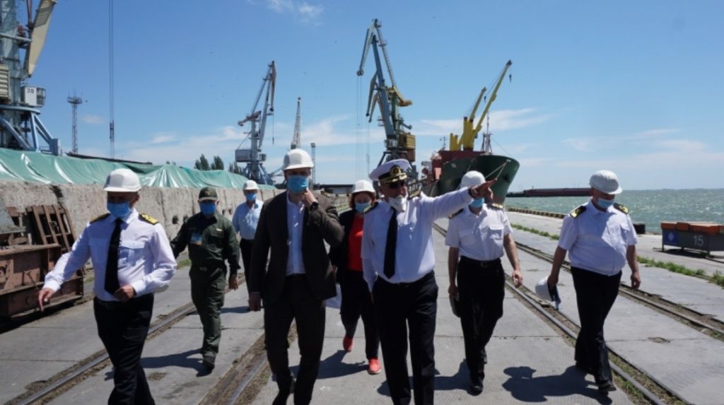 Бердянський порт відвідав міністр інфраструктури Владислав Криклій
