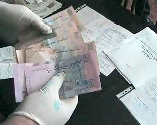 В Бердянске задержан налоговик на взятке в сумме 50 тысяч гривен