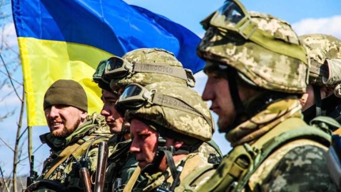 Более 20 тысяч гривен: бойцам ВСУ на передовой увеличили выплаты