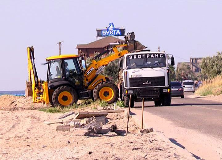 КП «Бердянскэкотранс» приступило к укреплению дороги в месте размыва на Косе