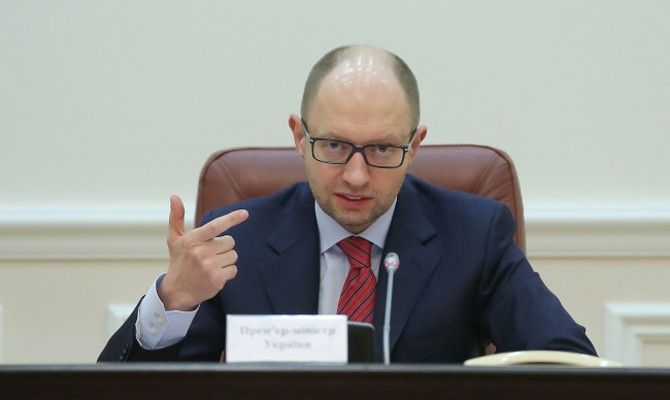 Яценюк отстранил руководство налоговой и таможни на время служебного расследования