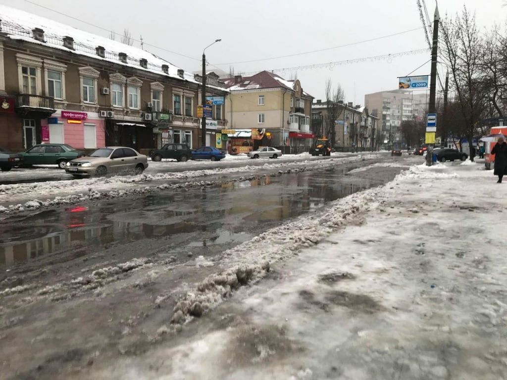 «С вещами на выход!» Комунальники не впорались зі снігом