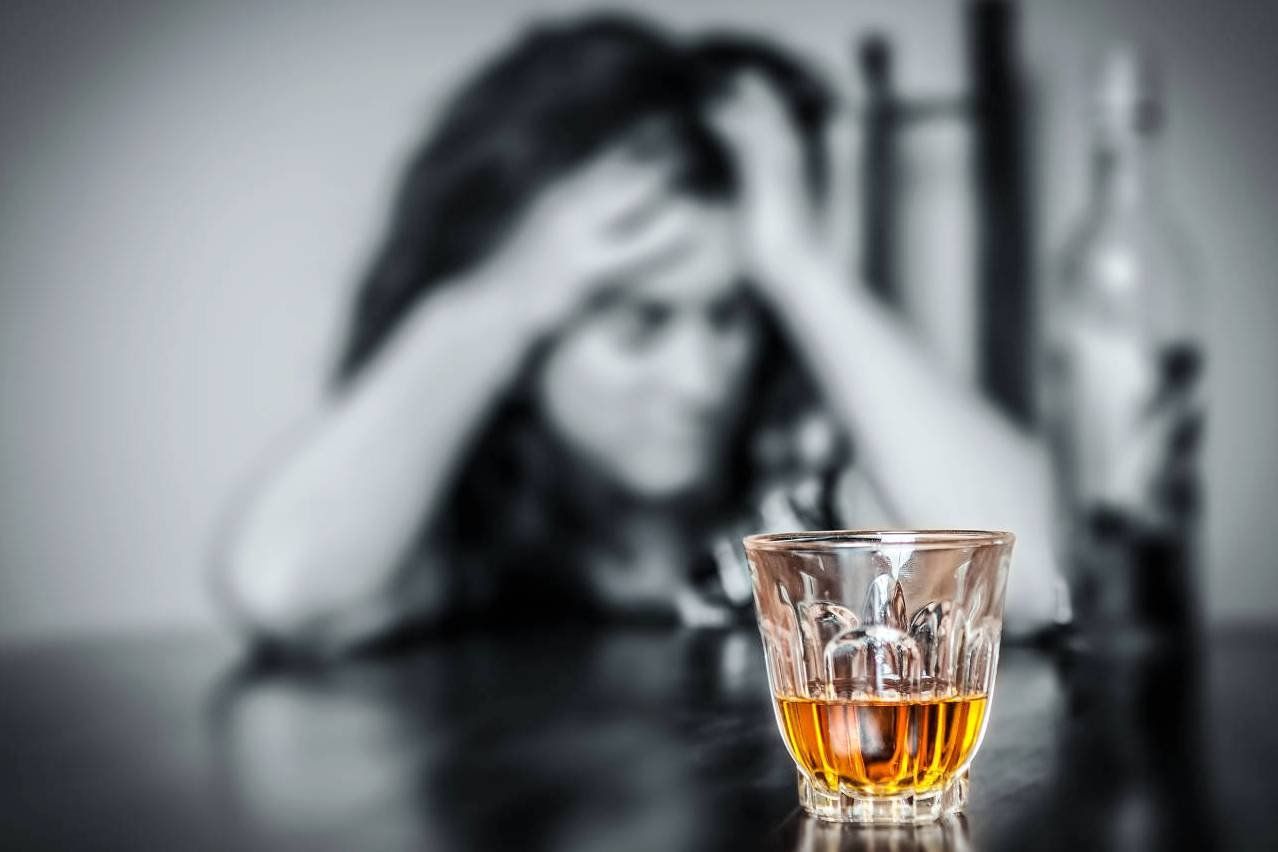 Почему алкоголизм и наркоманию необходимо лечить