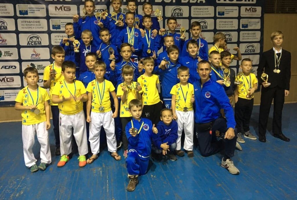 Бердянцы привезли из Мариуполя 61 медаль с Открытого чемпионата области по карате