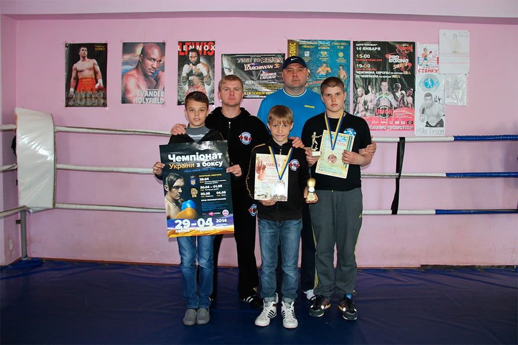 Двое бердянских боксеров стали призерами юниорского чемпионата Украины