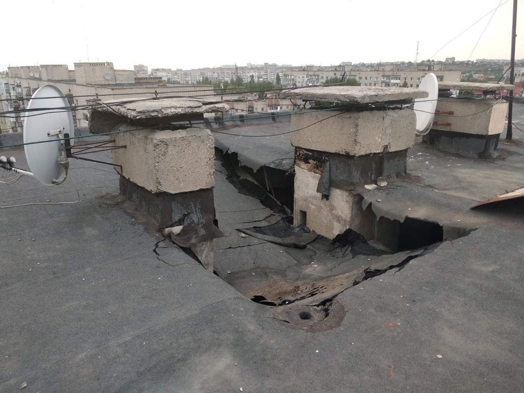 В 9-этажке Бердянска рухнула крыша