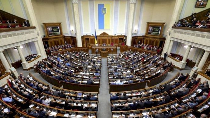 Рада прийняла закон Зеленського про 8 тисяч допомоги ФОПам і найманим працівникам