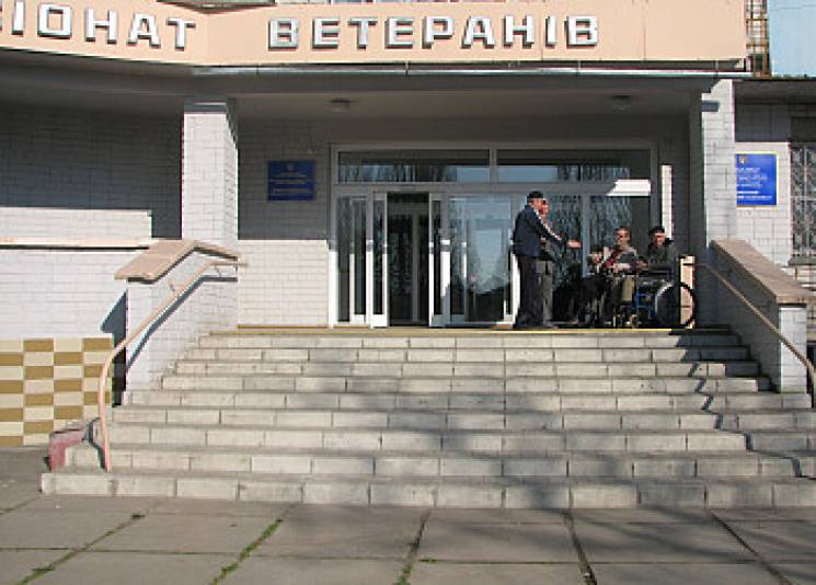 84-річний чоловік випав з вікна геріатричного пансіонату
