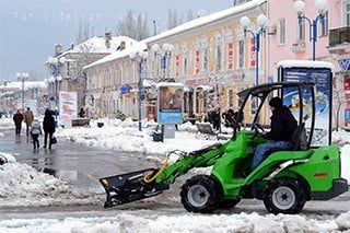 Бердянск чистят от снега