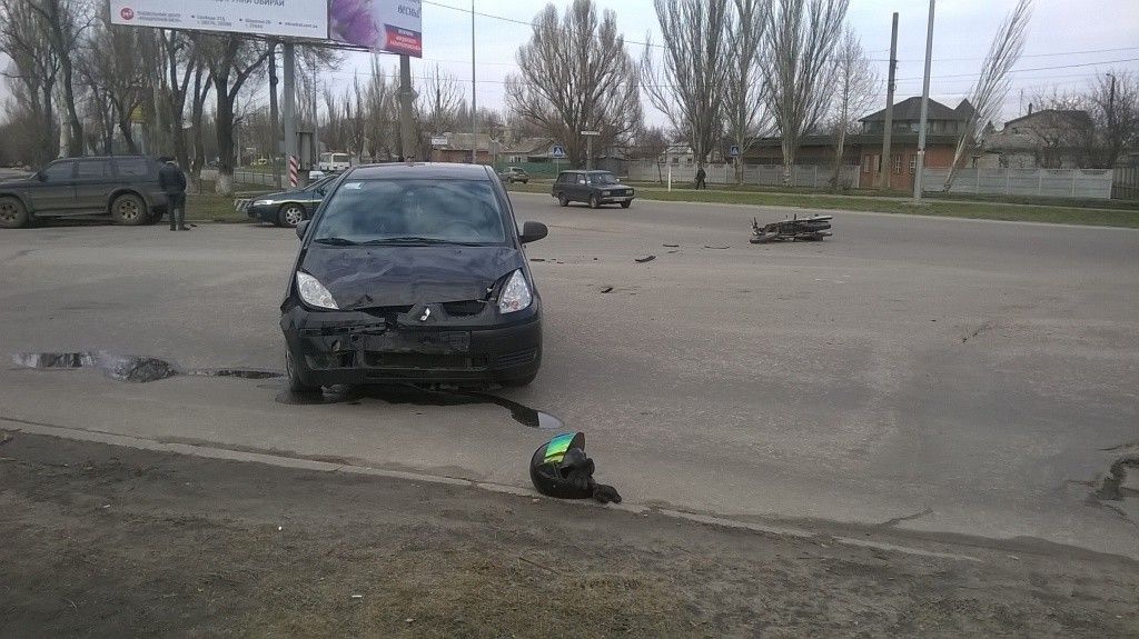 ДТП - в Бердянске не разминулись автомобиль и мотоцикл