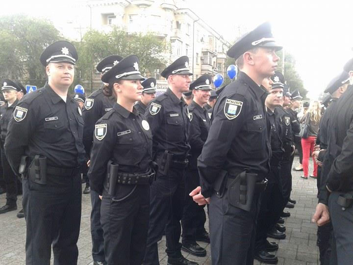 В Мариуполе принесли присягу патрульные полицейские