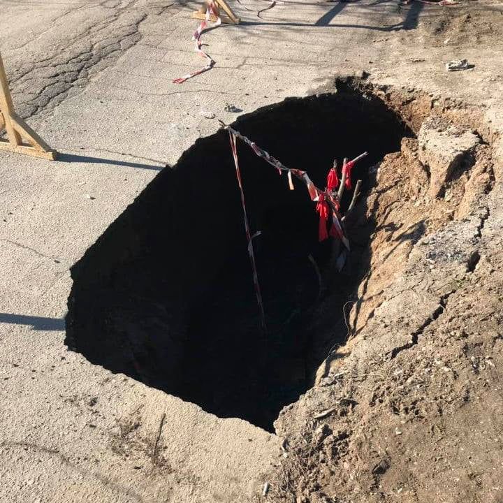 В Бердянске очередной серьезный обвал коллектора. Теперь на АКЗ