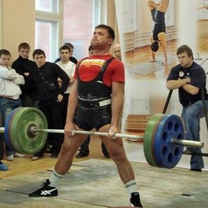 На Чемпионате мира по пауэрлифтингу бердянский спортсмен поднял 912 кг