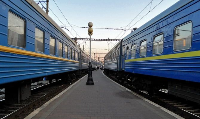 "Укрзализныця" под угрозой остановки движения поездов