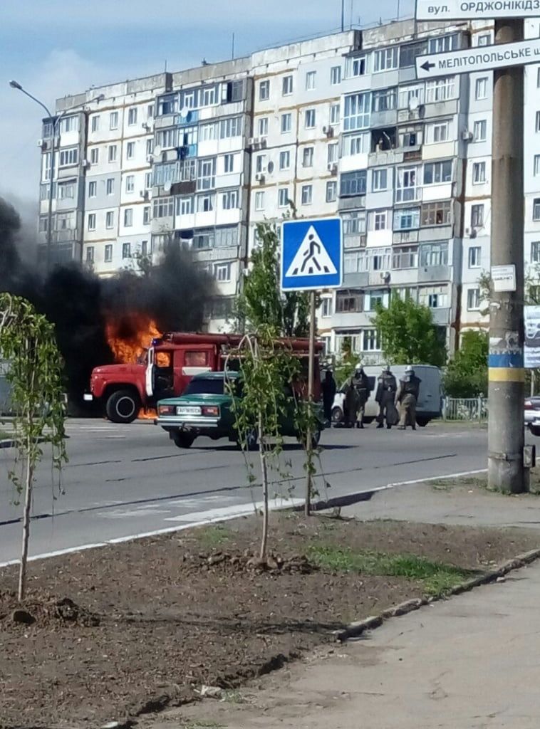 В Бердянске в районе дворца спорта сгорела "Газель"