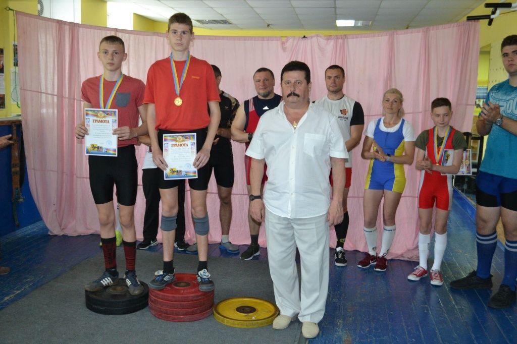 В Бердянске прошел чемпионат города по пауэрлифтингу