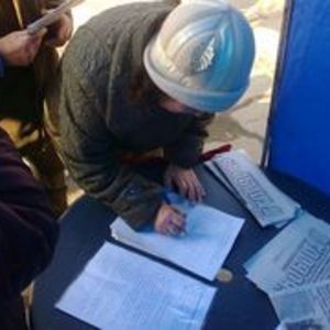 Бердянские националисты собирают подписи за доступ к публичной информации от депутатов