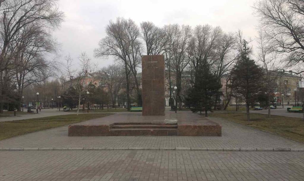 На Приморской площади от бывшего памятника Ленину не оставят и следа