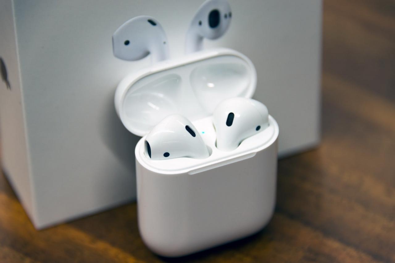 Почему Apple AirPods считаются лучшими наушниками?