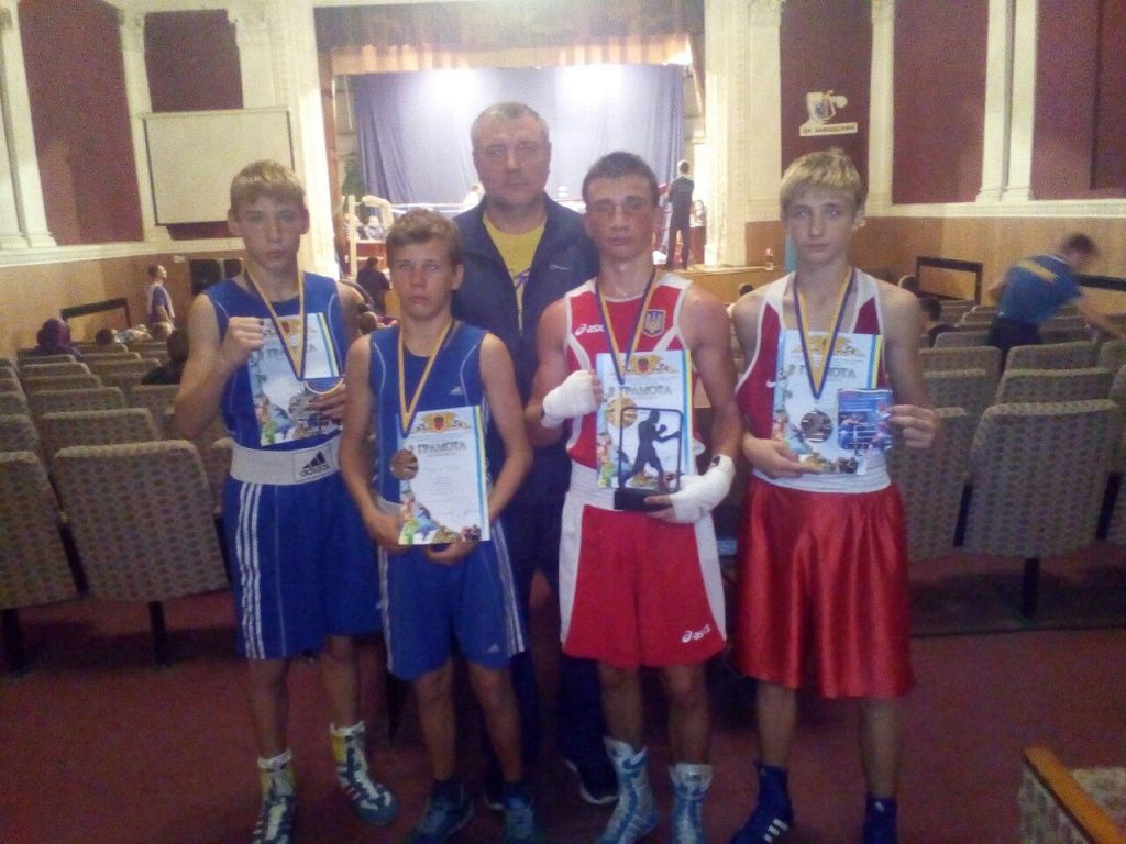 Бердянские боксеры успешно выступили на Всеукраинском турнире памяти Валерия Синельщикова