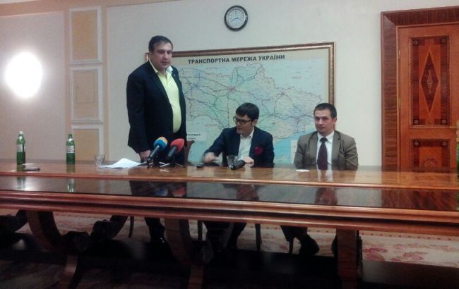 Кабмин отстранил главу Госавиаслужбы, с которым поскандалил Саакашвили