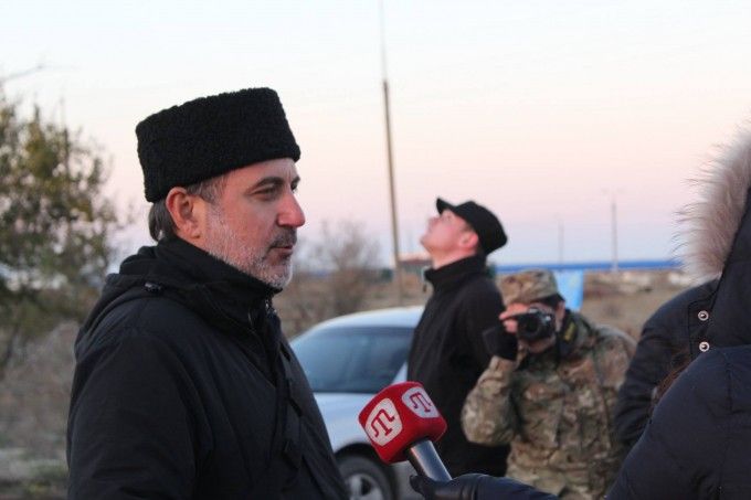 Инициаторы блокады Крыма грозят перекрыть Керченский пролив "военными методами"