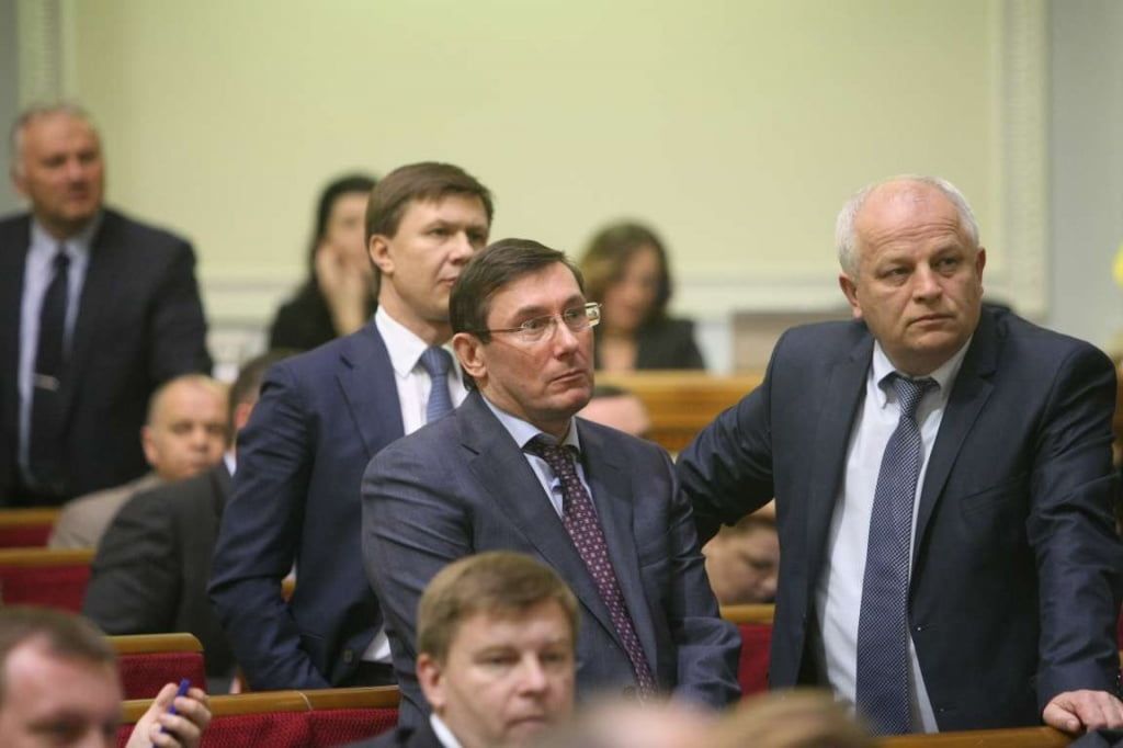Рада приняла закон, позволяющий Луценко стать генпрокурором
