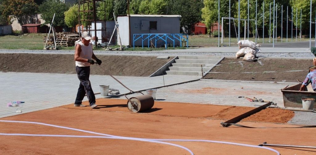 Як просувається будівництво стадіону в ЗОШ №3 в Бердянську