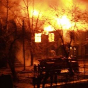 В Бердянске загорелась дача: пострадало два человека
