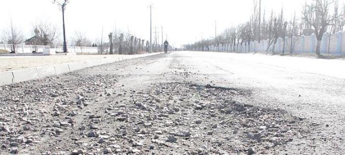 В Бердянську лише через три роки після вироку підряднику вирішили стягнути 900 тисяч шкоди за поганий ремонт дороги