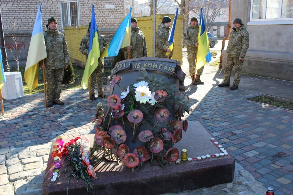 У Бердянську пройшов мітинг, присвячений п’ятій річниці Революції гідності та увічнення пам’яті Героїв Небесної Сотні