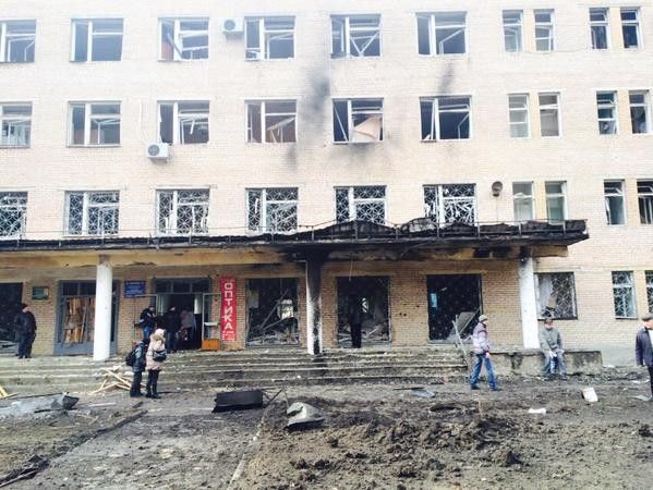 В Донецке снаряд попал в больницу: есть погибшие