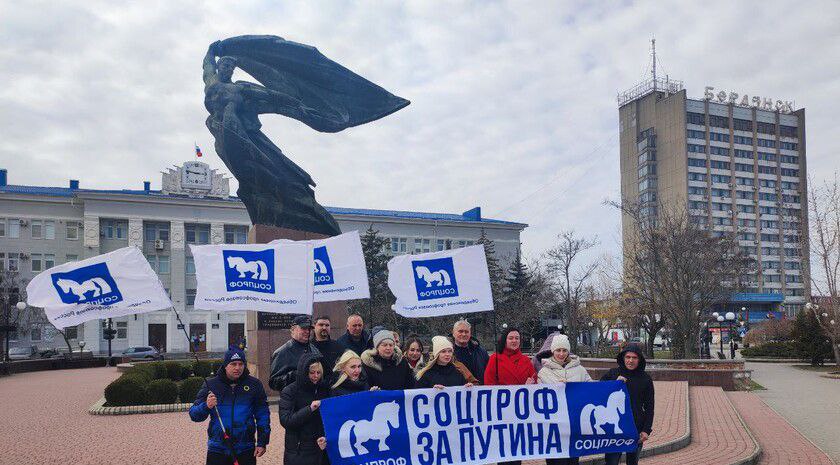 В окупованому Бердянську організували флешмоб-привітання путіну з 15 учасниками