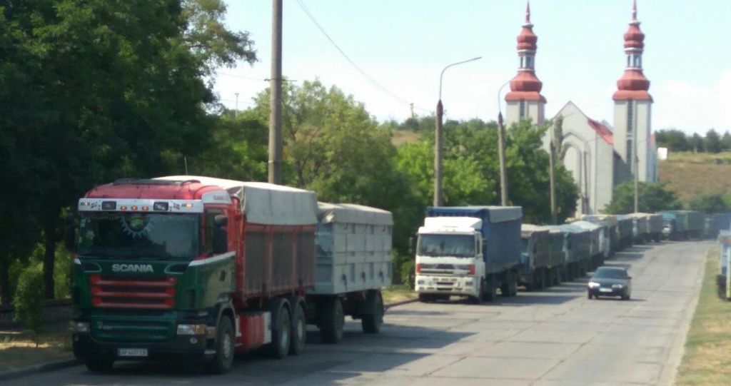 В Бердянську заборонили рух вантажівок в період з 8:00 до 20:00