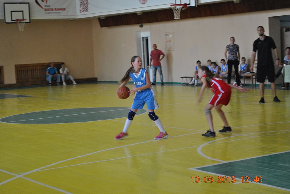 В Бердянске завершился баскетбольный турнир памяти Евгения Назарова