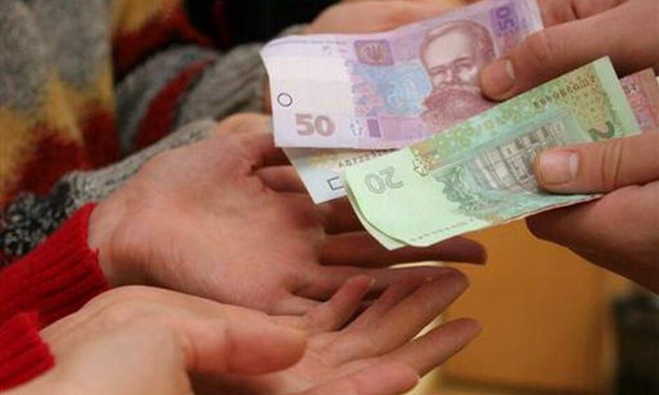 В Бердянске увеличили на 100 тыс. грн. объем материальной помощи для жителей города
