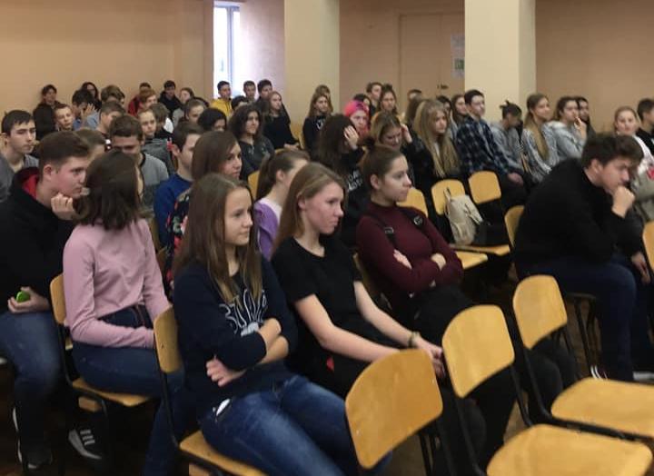 Служба зайнятості забезпечує успішне професійне майбутнє випускніків шкіл