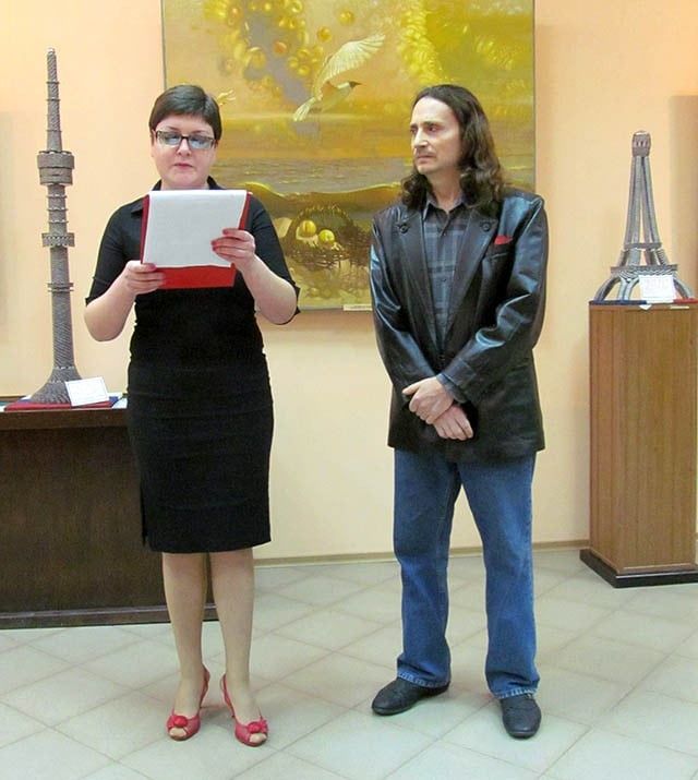 В Бердянске открылась выставка "Мир в скульптуре"