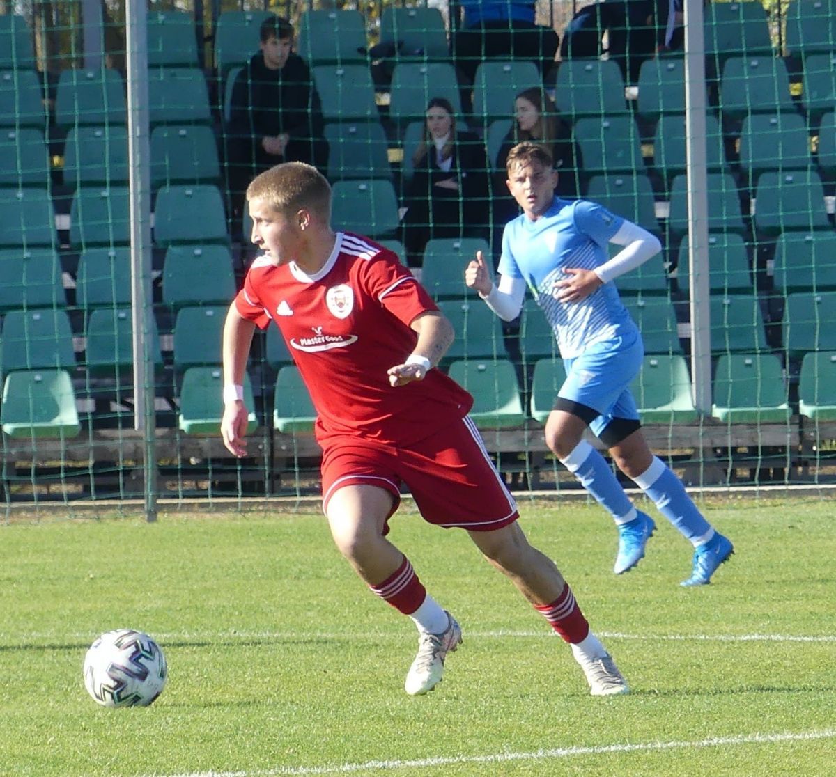 17-летний футбольный топ-талант из бердянской ДЮСШ Павел Белалов разрывает в Венгрии