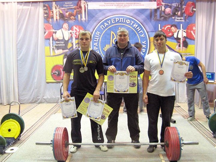 Бердянцы завоевали две медали на чемпионате Украины по пауэрлифтингу среди учащихся ДЮСШ