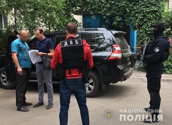Водіям джипів, які під Бердянськом блокували колону автобусів із дітьми, вручили підозри.