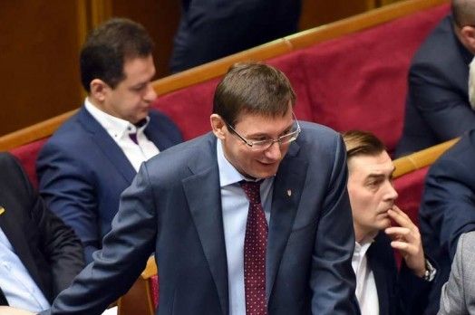 Луценко предложил полностью заблокировать оккупированную часть Донбасса