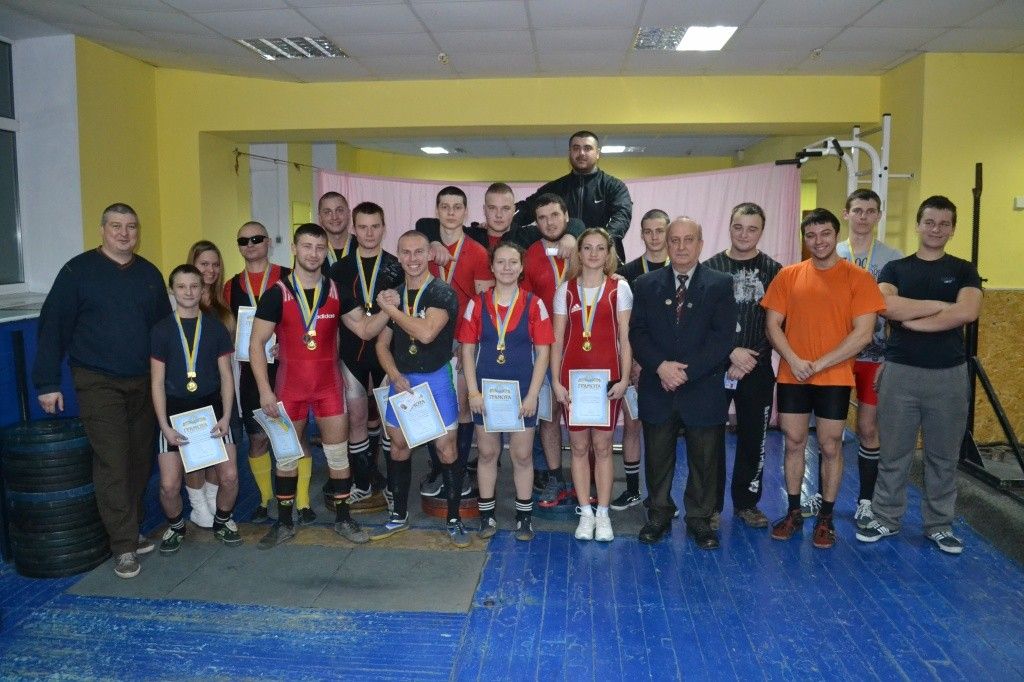 В Бердянске прошел турнир по классическому пауэрлифтингу