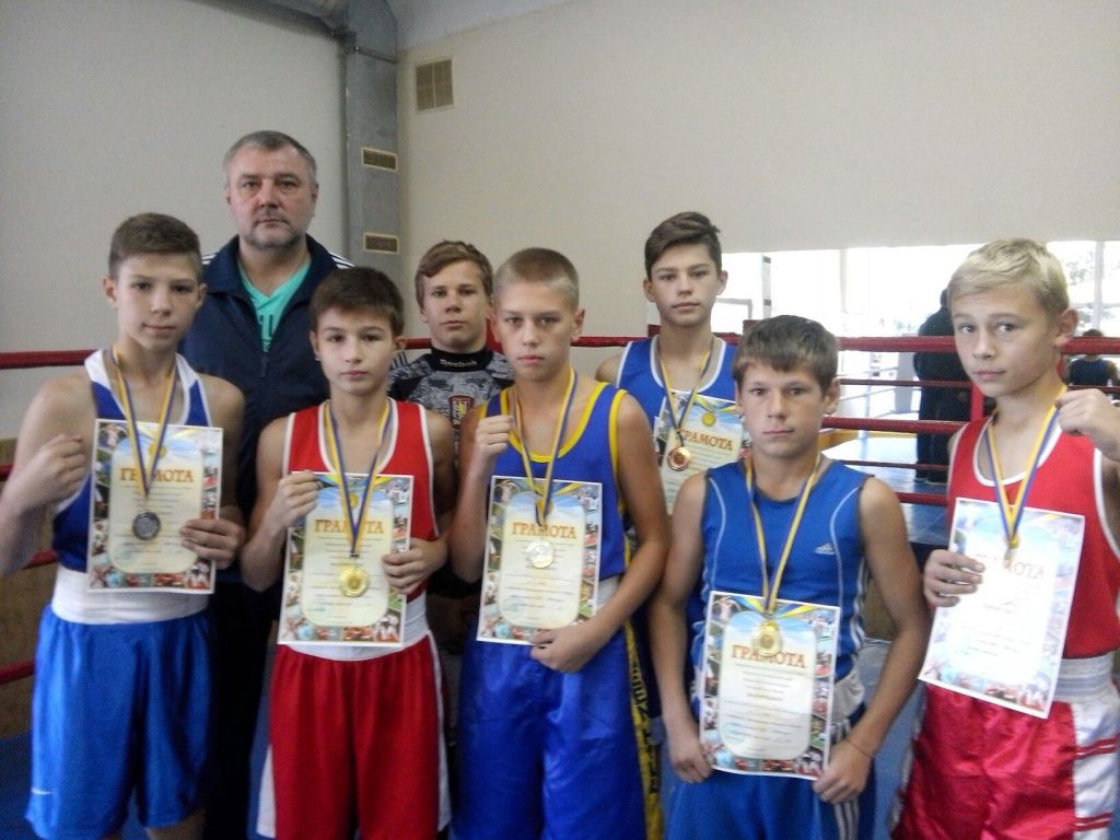 Боксеры БК «Бердянск» и ДЮСШ удачно выступили на чемпионате области среди юношей и юниоров