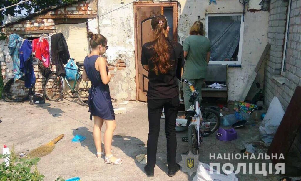 У Бердянську поліцейські перевірили умови проживання та виховання неповнолітніх дітей
